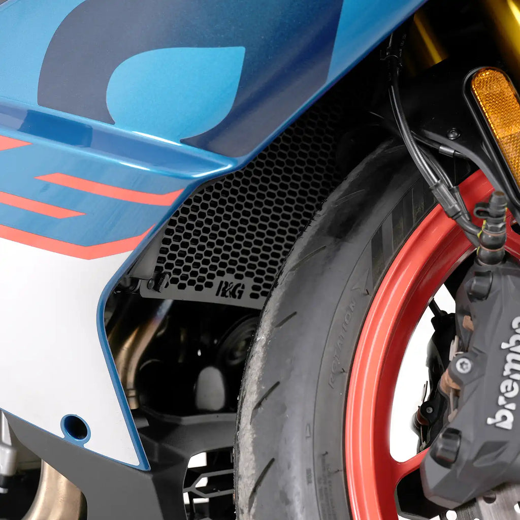 R&G PRO radiator guard RS660 vista lateral izquierda instalado