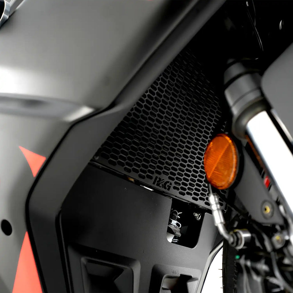 Acabado powder coating texturizado mate negro protector radiador R&G RS457