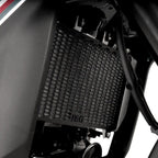 Protector de Radiador R&G PRO montado en Kawasaki KLE500 2026 vista frontal
