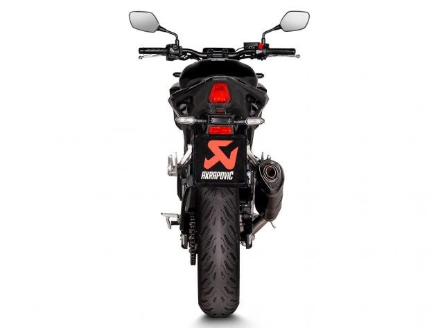 Detalle construcción fibra de carbono escape Akrapovic NX 500