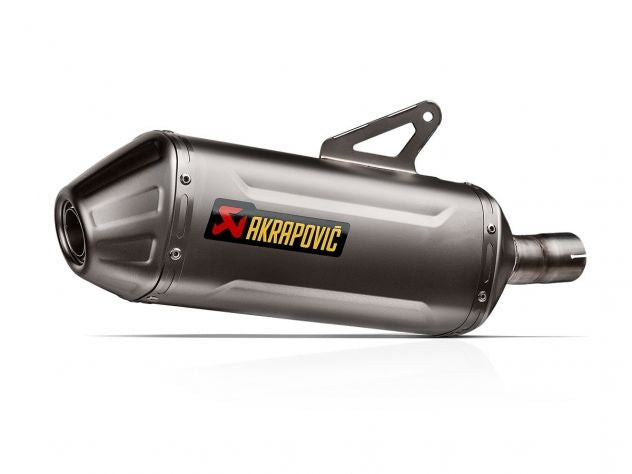 Escape slip-on Akrapovic titanio montado en CFMOTO 450 MT 2024