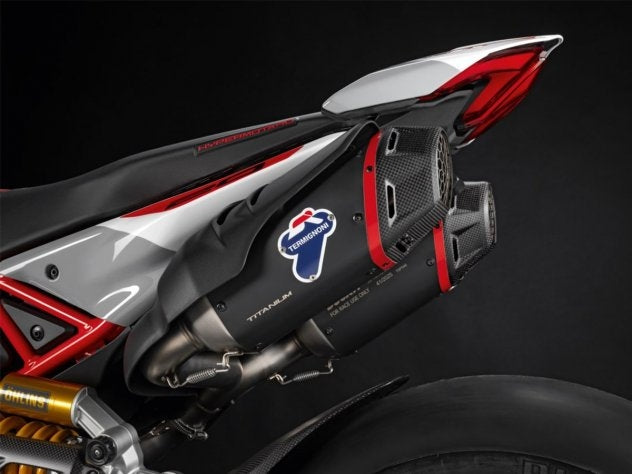 Sistema escape racing Termignoni titanio Ducati Performance Hypermotard V2 detalle salida