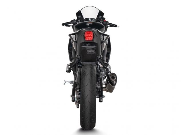Silenciador Akrapovic fibra carbono con logo racing Yamaha R3 2026