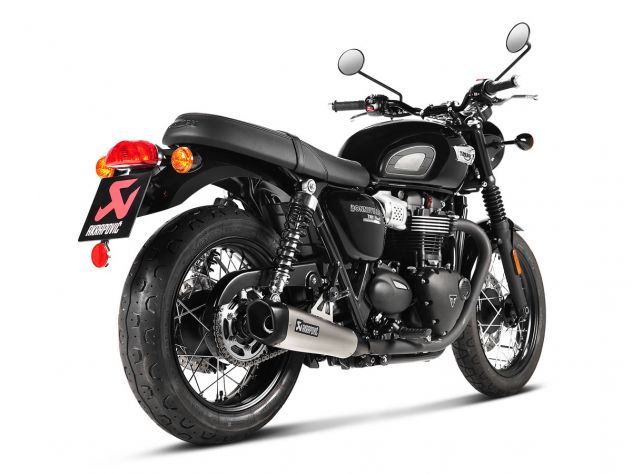 Detalle terminal cónico Akrapovic titanio con fibra de carbono Bonneville T120