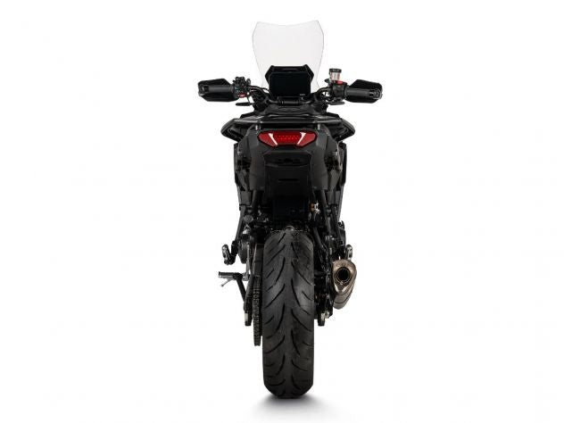 Sistema completo Akrapovic Racing instalado en Yamaha Tracer 9 GT