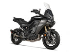 Detalle manga carbono y tapa titanio escape Akrapovic Tracer 9