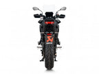 Detalle terminal doble fibra carbono Akrapovic Tracer 9 GT con logo rojo blanco