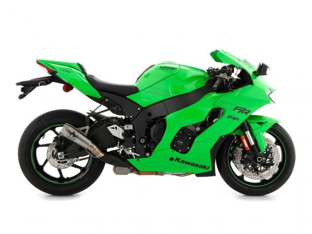 Escape Arrow titanio montado en Kawasaki ZX-10R detalle tapa final