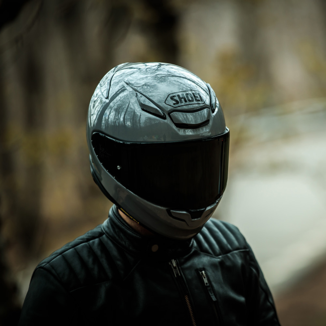Casco Shoei NXR 2 Capriccio TC1 detalle de pantalla CWR-1 II y sistema QR-E