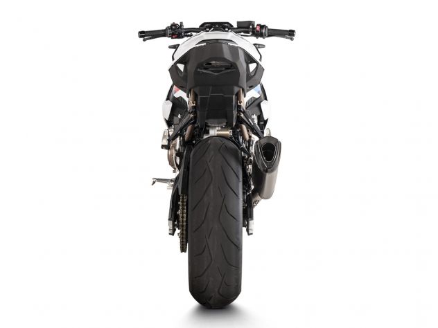 Escape Akrapovic titanio BMW S1000RR vista trasera detalle carbono