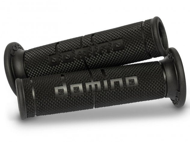Detalle textura multi-cónica Domino Racing con canteras alambre seguridad