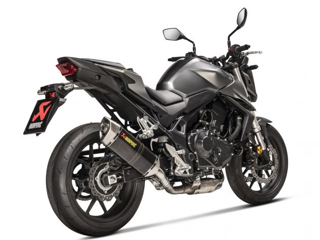 Detalle vaina de carbono tejido a mano Akrapovic Honda Hornet 750