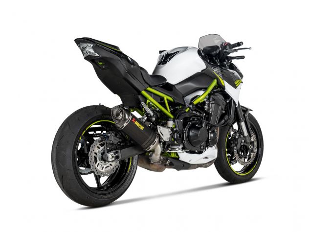 Escape Akrapovic Z 900 vista detalle tapa carbono y construcción premium