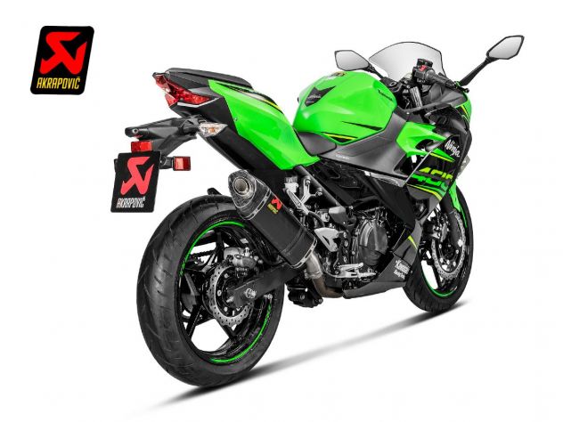 Terminal Akrapovic fibra carbono con tapa final negro Ninja 400