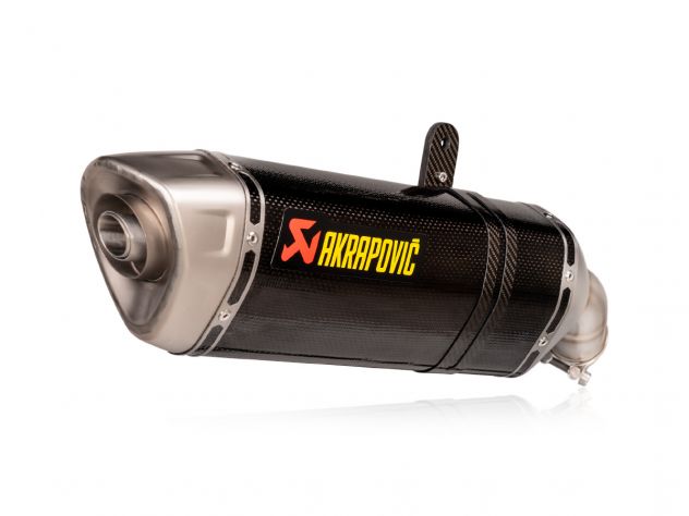 Escape Slip-On Akrapovic carbono Kawasaki Ninja ZX-4R montado en moto