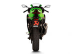 Escape Akrapovic carbono y titanio Kawasaki ZX-4RR fondo blanco