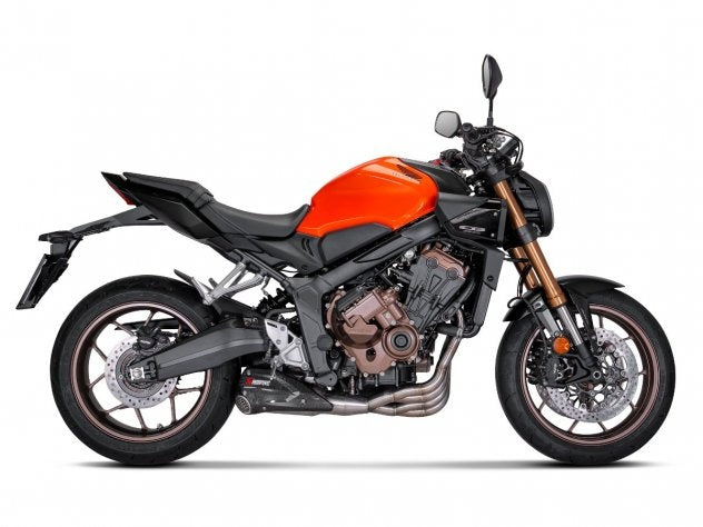 Sistema completo escape Akrapovic Racing Line montado Honda CB650R 2026 vista lateral
