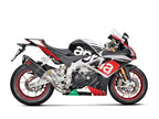 Terminal de carbono Akrapovic con fondo racing para RSV4 detalle construcción