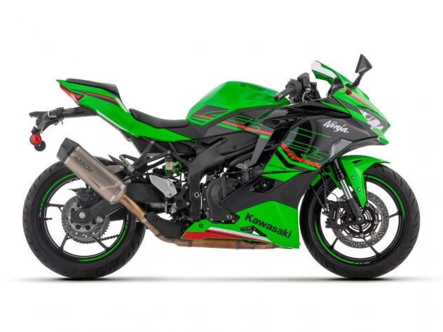 Escape Arrow titanio homologado Euro5 montado en Kawasaki ZX-4R 2024