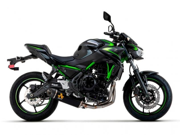 Terminal Arrow Indy Race con tapa de carbono montado en Kawasaki Z650