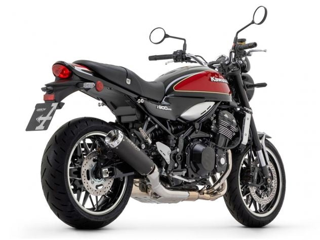 Silenciador Arrow Rebel con tapa de aluminio CNC montado en Z900RS