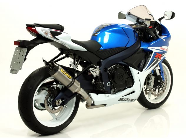 Escape Arrow titanio GSX-R 750 vista trasera terminal salida gases
