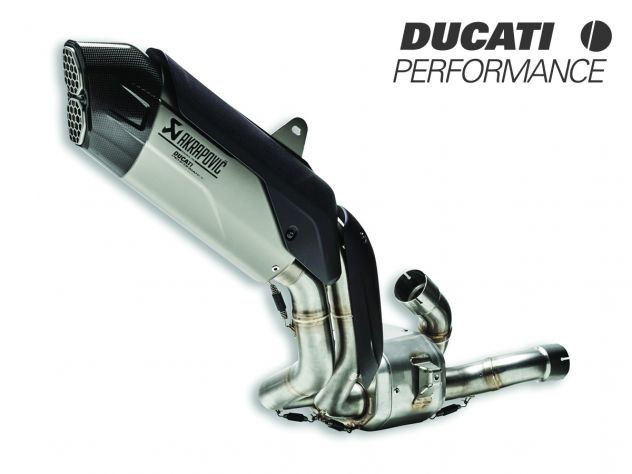 Detalle construcción titanio y carbono escape Akrapovic Multistrada V4 Rally