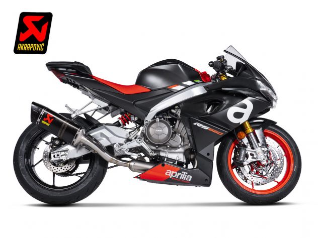 Escape completo Akrapovic Carbon Racing montado en Aprilia RS 660 con terminal de fibra de carbono