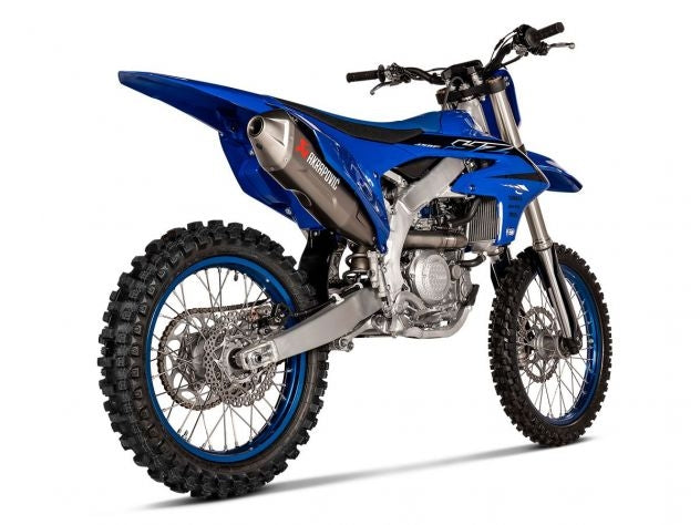 Silenciador Akrapovic titanio con logotipo grabado para Yamaha YZ 450 F detalle