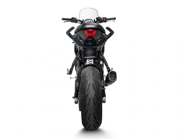 Escape completo Akrapovic titanio negro montado en Triumph Trident 660 vista lateral