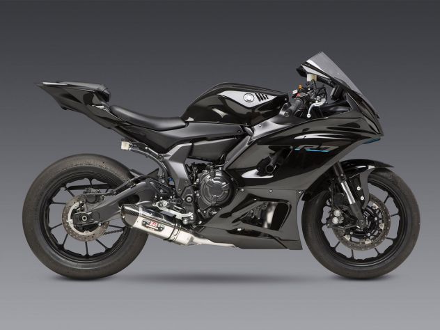 Silenciador Yoshimura R-77 acero inoxidable con detalle de tapa fibra de carbono
