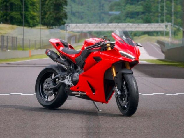 Escape Termignoni montado Streetfighter V2 S 2025 vista trasera