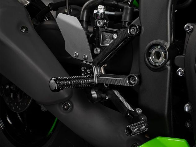 Vista completa kit estriberas retrasadas FXR aluminio CNC Gilles Tooling