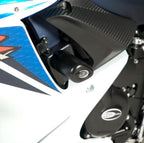 Topes de Caída R&G Aero Style negros montados en Suzuki GSX-R600 GSX-R750 2011-2024 sin perforar carenado