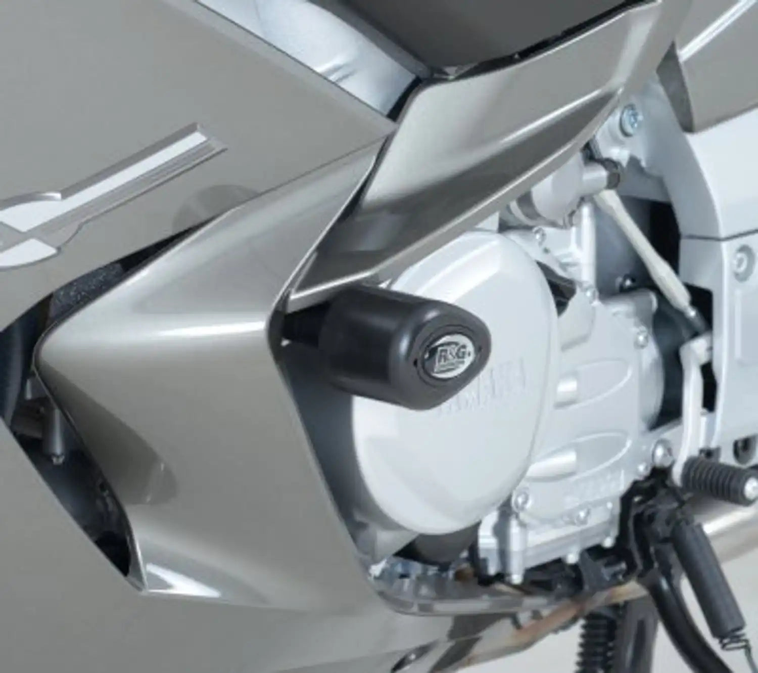 Instalación Topes de Caída R&G en anclaje motor delantero FJR1300 sin perforar carenado