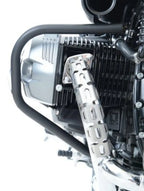 Vista frontal BMW R nineT con barras Adventure R&G protegiendo motor y radiador