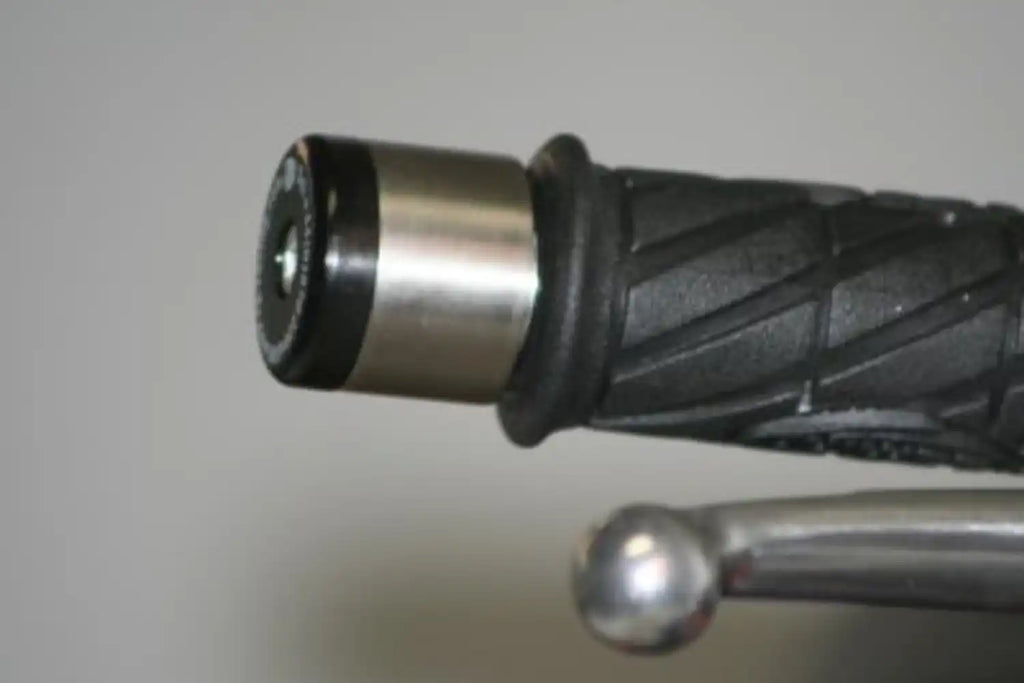 Comparativa pomo original KTM vs bar end slider R&G protección superior