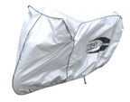 Detalle correa ventral ajustable R&G con hebilla rápida bajo motor de superbike cubierta