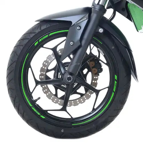 Comparativa guardabarro original vs Tail Tidy R&G en Kawasaki ZX-6R: diferencia de volumen