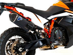 Escape Termignoni titanio negro montado en KTM 890 Adventure con fondello de carbono