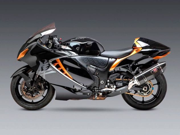 Sistema dual Yoshimura R-77 vista trasera Hayabusa mostrando salida de gases cónica