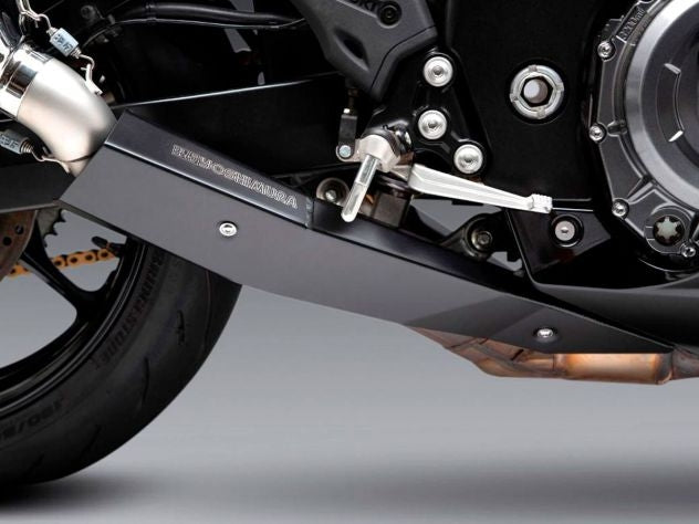 Protector térmico aluminio 5052 recubierto polvo con marca Yoshimura grabada láser en escape R-77