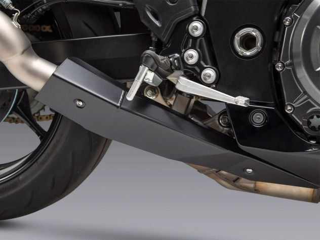Instalación slip-on Yoshimura R-77 en colectores Hayabusa 2022-2025