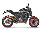 Escapes Slip-On Akrapovic titanio montados en Ducati Monster 937 2021-2024