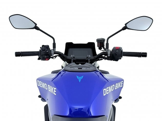 Vista frontal parabrisas deportivo WRS MT-09 SP