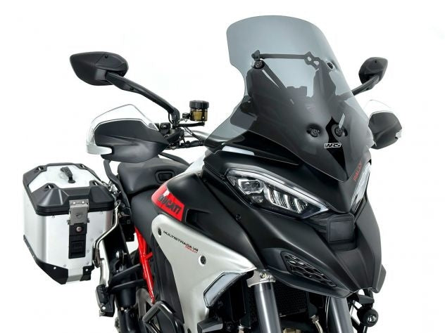 Parabrisas WRS ahumado oscuro en ruta con Ducati Multistrada V4 Rally