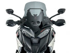 Vista tres cuartos parabrisas touring WRS montado en Multistrada V4