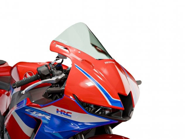 Detalle acabado ahumado smoke parabrisas WRS montado en CBR 600 RR 2023