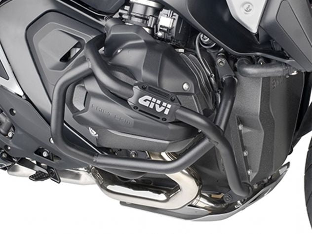 Protector motor tubular Givi TN5143 negro montado en BMW R 1300 GS 2024 protegiendo radiador