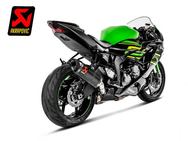 Detalle fundillo fibra de carbono Akrapovic S-K6SO7-ZC
